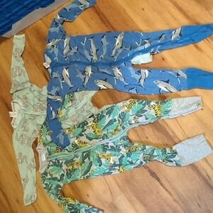 3 pack of bonds wondersuits pajamas PJs 18-24 Months Elephant Tiger Sharks